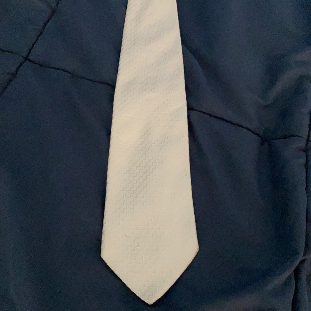 White Valentino Tie🔆